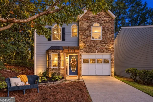 1001 HILLSBOROUGH CHASE