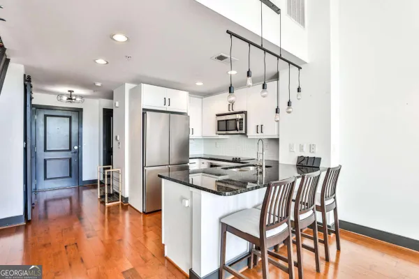 1261 CAROLINE ST 211