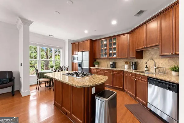 828 HIGHLAND LN 2201