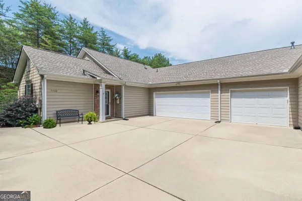 1132 CAMRY CIR