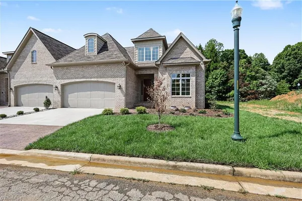 14 CRESWELL MANOR DR
