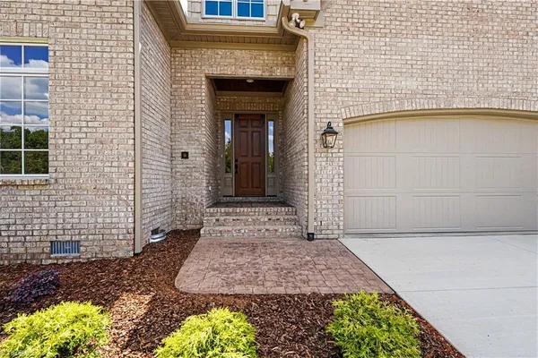 16 CRESWELL MANOR DR