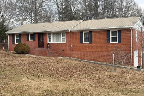 1105 E SPRINGFIELD RD
