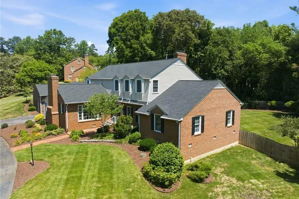 1300 ROBIN HOOD RD