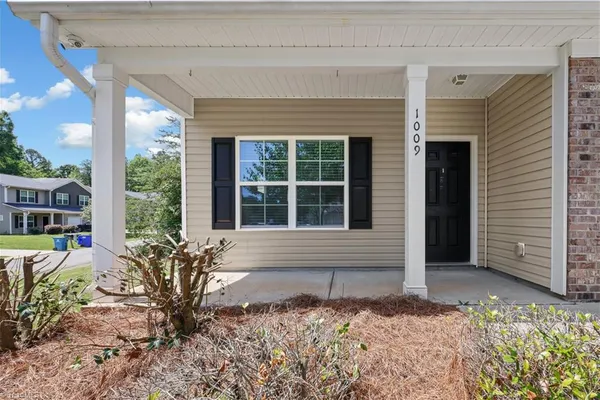 1009 CEDAR VILLAGE TRL