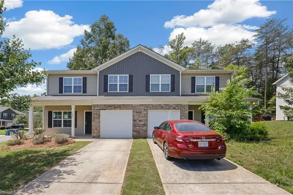 1009 CEDAR VILLAGE TRL