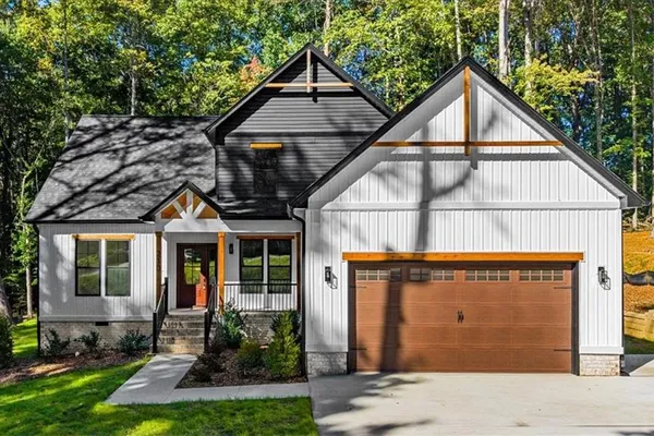 210 BIRCHWOOD LN