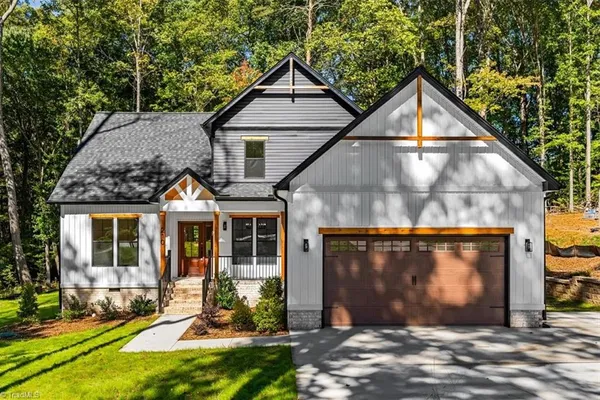 210 BIRCHWOOD LN
