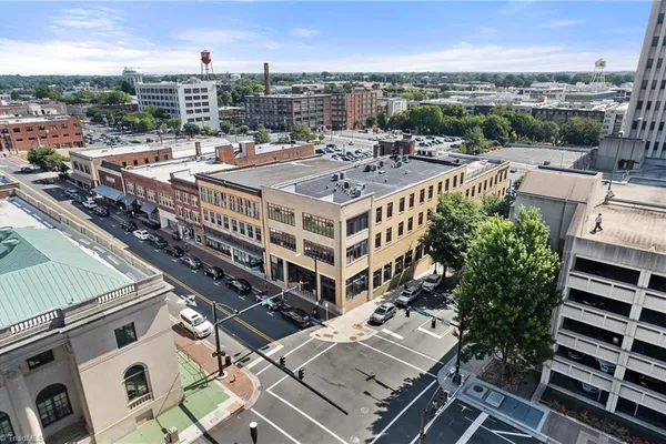 1 W 5TH ST 204
