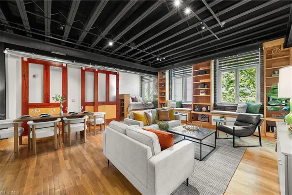 1 W 5TH ST 204