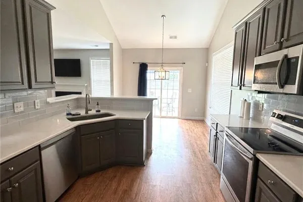407 TIMBERCREEK DR