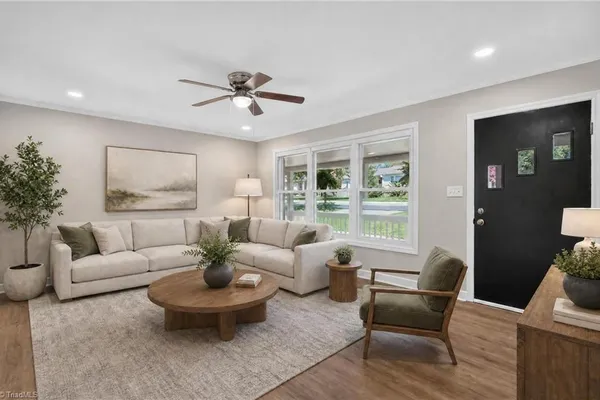 128 ENGLEWOOD DR