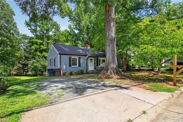 1912 COLONIAL AVE
