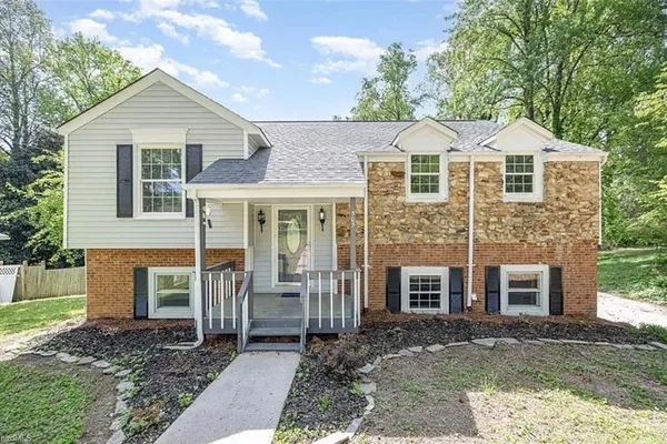 305 ROLLINGWOOD RD