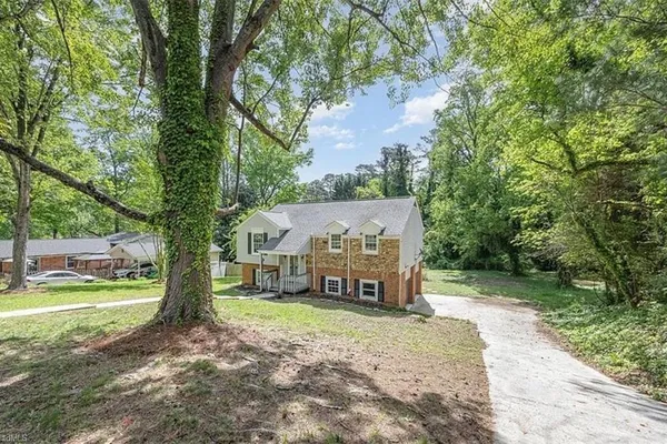 305 ROLLINGWOOD RD
