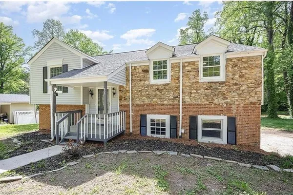 305 ROLLINGWOOD RD