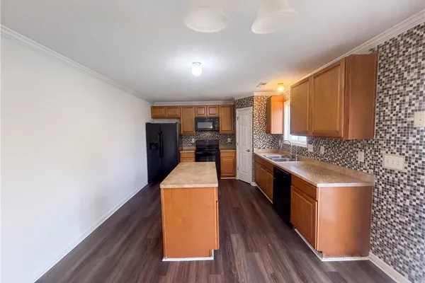 3 ELSWORTH CT