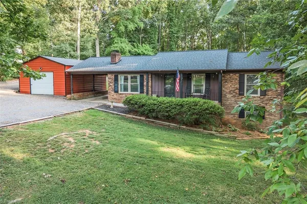 206 LAURA RD