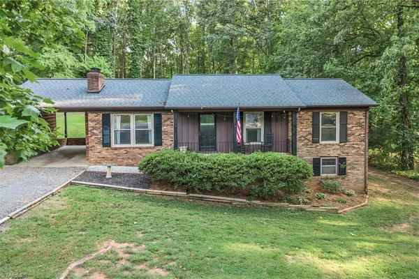 206 LAURA RD