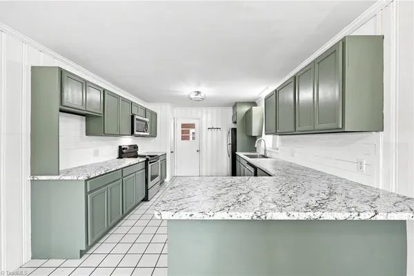 306 OAKGROVE DR