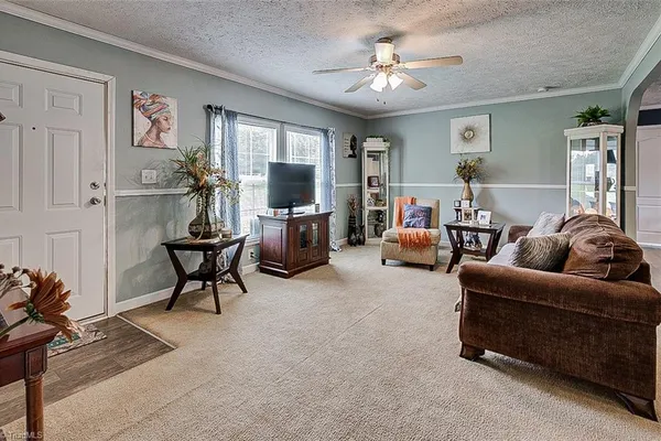 2118 AND 2146 WARREN DR