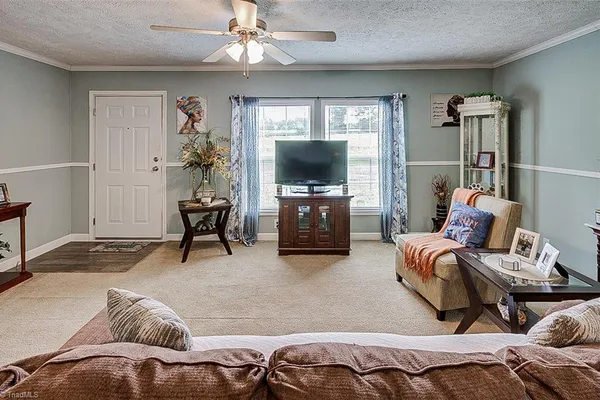 2118 AND 2146 WARREN DR