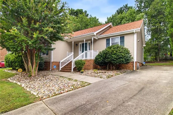 6 CASTLE BRIDGE CT