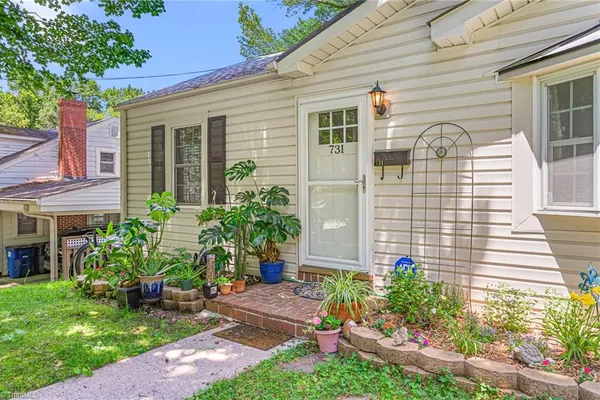 731 W BANNER AVE