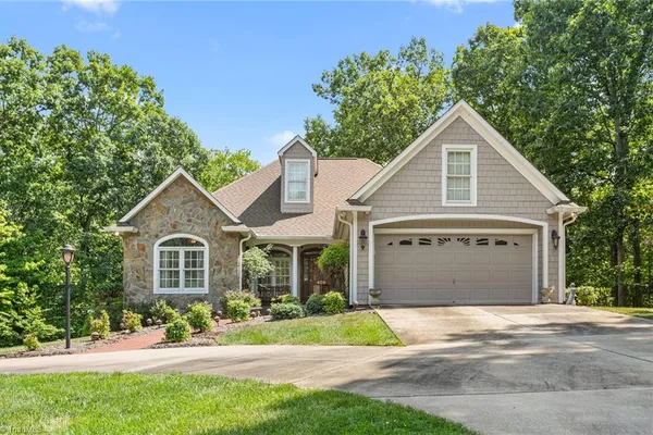 408 DEER PATH