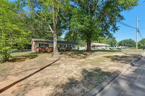 801 GRAND OAKS DR