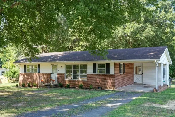801 GRAND OAKS DR
