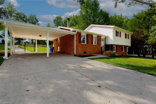 5511 WINDEMERE CIR