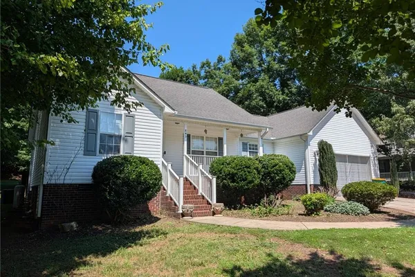 845 HIDDEN CT