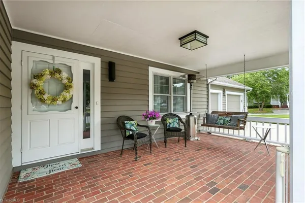 633 HUNTINGTON DR