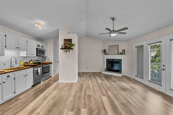 3701 COTSWOLD TER 7M