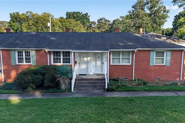 1810 VILLA DR