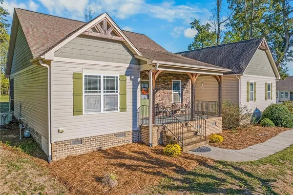 134 RAVENSBOURNE TRL