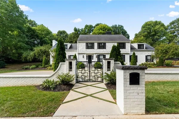 1313 ROBIN HOOD RD