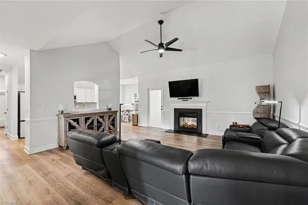 1207 DOGWOOD LN