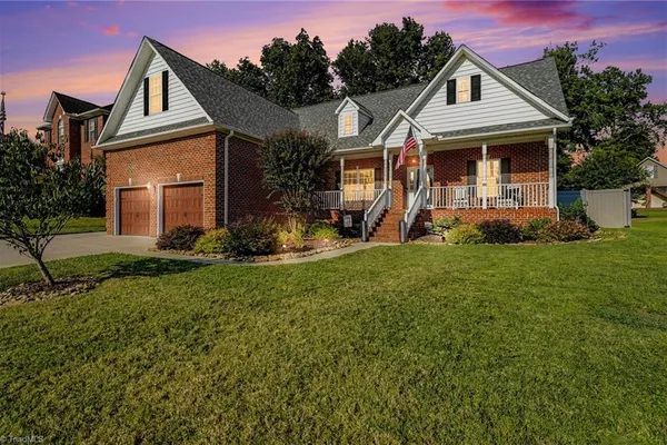1207 DOGWOOD LN