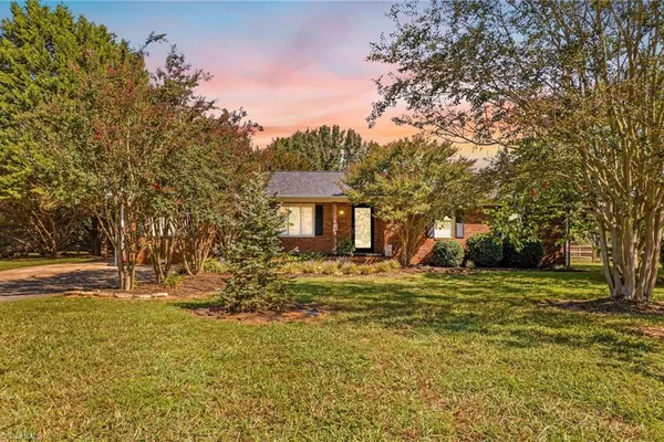 230 E OLD FARM RD