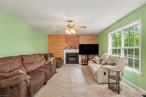 215 BLAKES CT
