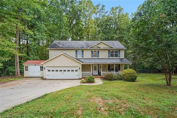 215 BLAKES CT