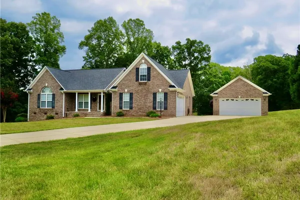 132 FEATHER RIDGE CIR