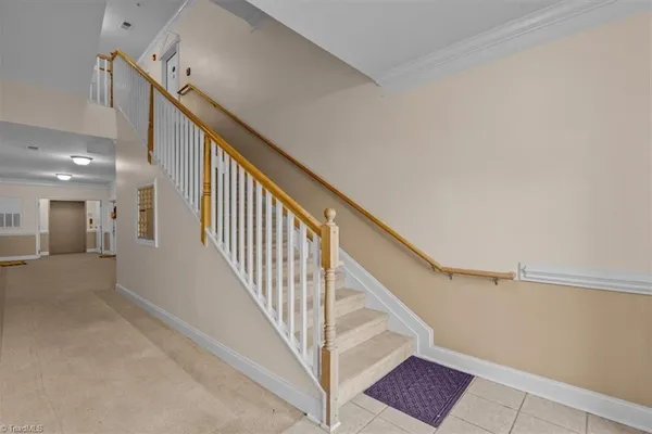 200 LENNOX DR 3A