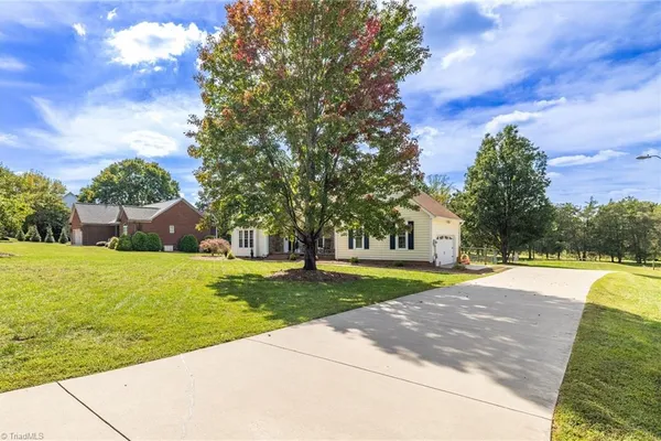 190 E PLANTATION CIR