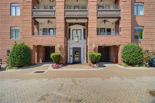 1 PARK VISTA LN 350
