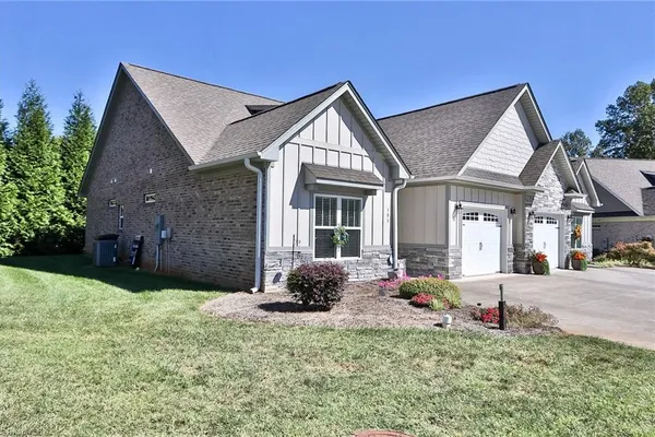 101 PARKVIEW DR