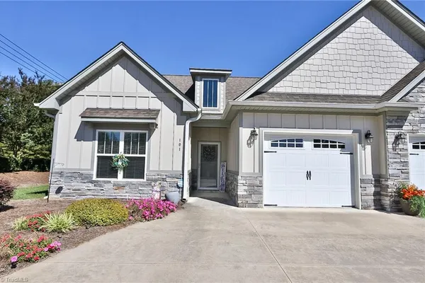 101 PARKVIEW DR