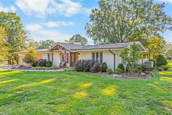 611 BURNING TREE CIR